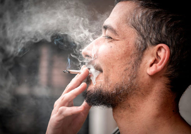 Come fumare hashish o marijuana senza tabacco? 